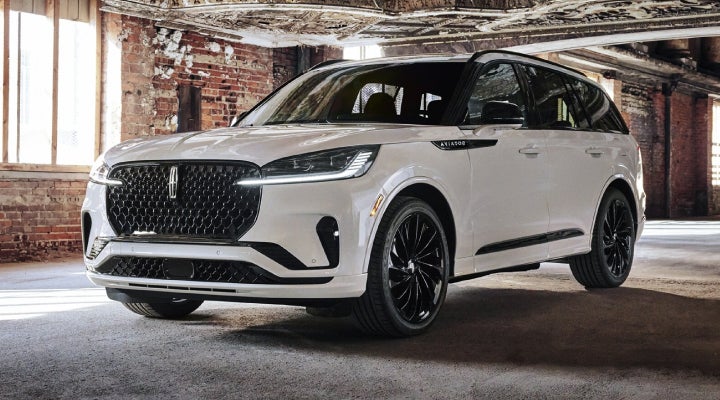 A 2026 Lincoln Aviator® SUV is shown with the available Jet Appearance Package. | Lincoln of Troy in Troy MI