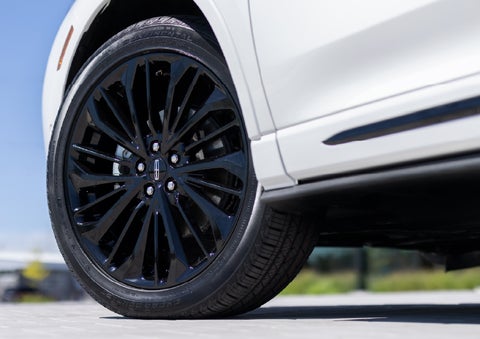 A stylish 20-inch black aluminum wheel of the available Jet Appearance Package is shown. | Lincoln of Troy in Troy MI