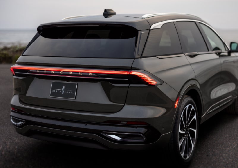 The rear of a 2026 Lincoln Black Label™ Nautilus® SUV displays full LED rear lighting. | Lincoln of Troy in Troy MI