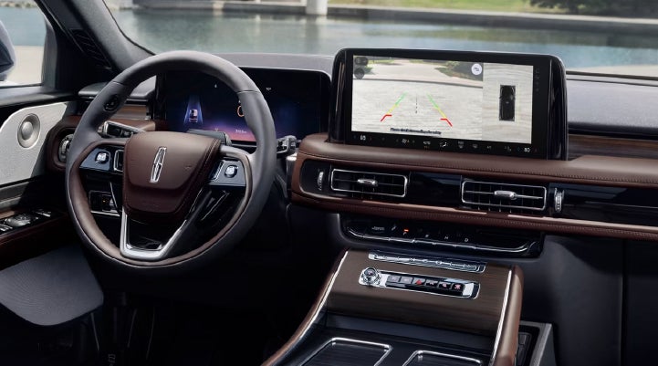 The backup camera of the 2027 Lincoln Aviator® SUV is displayed on screen. | Lincoln of Troy in Troy MI